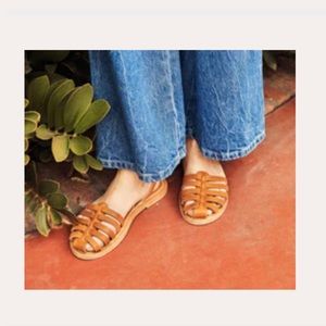 Doen Coast Sandals in Tan